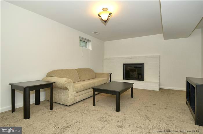 203 Rolling Road Gaithersburg, MD 20877 - Photo 16 of 22 Family Room