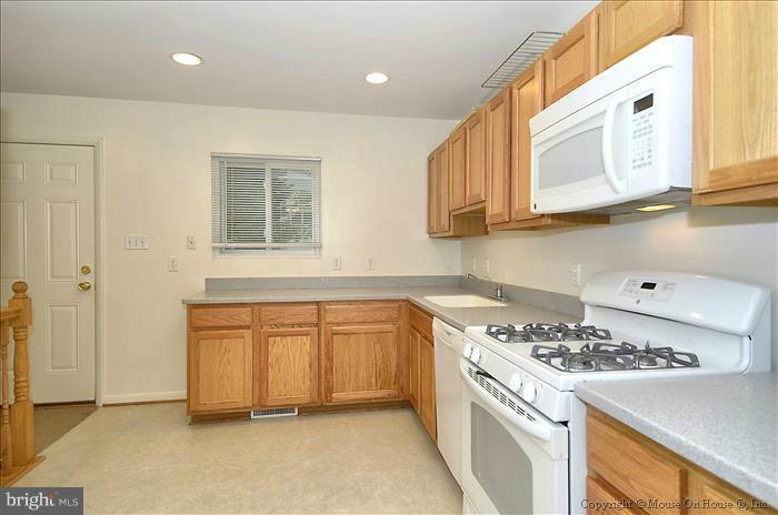 203 Rolling Road Gaithersburg, MD 20877 - Photo 17 of 22 Kitchen
