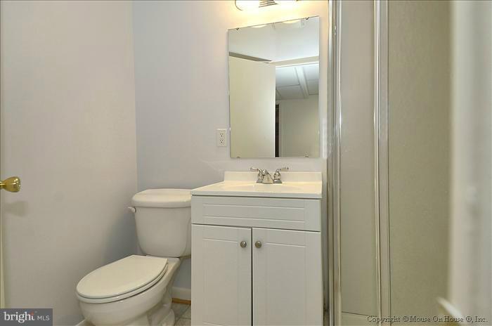 203 Rolling Road Gaithersburg, MD 20877 - Photo 19 of 22 Bath