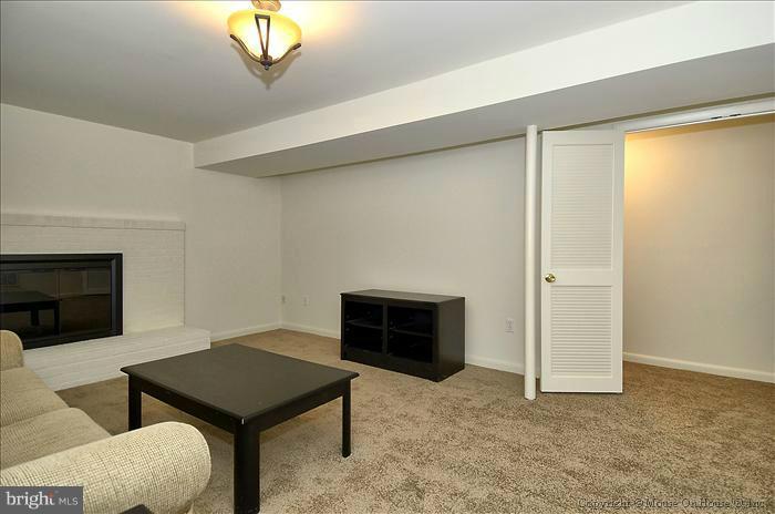 203 Rolling Road Gaithersburg, MD 20877 - Photo 4 of 22 Family Room