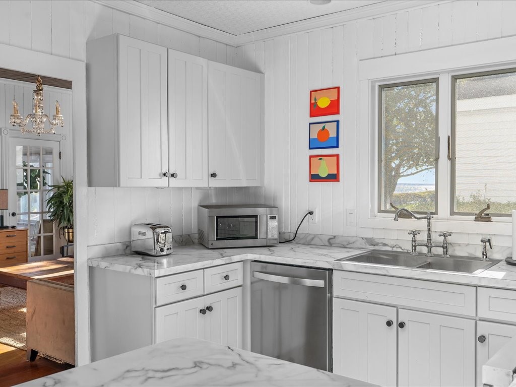 51 9th Avenue Warwick, RI 02886 - Photo 17 of 32