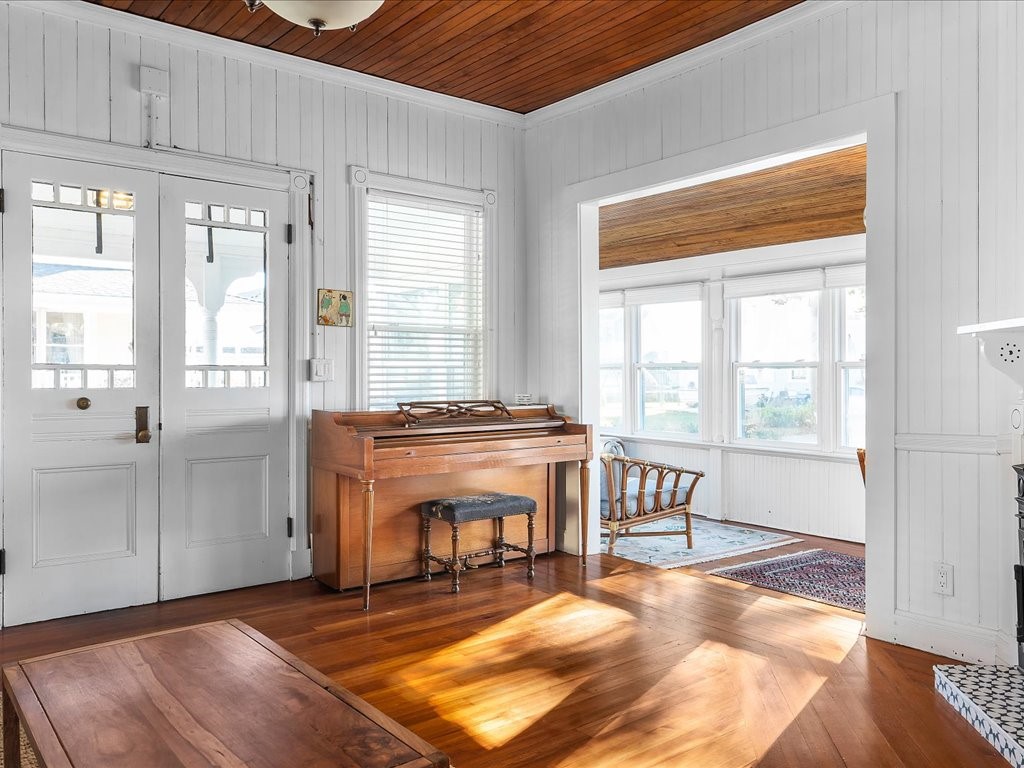 51 9th Avenue Warwick, RI 02886 - Photo 6 of 32