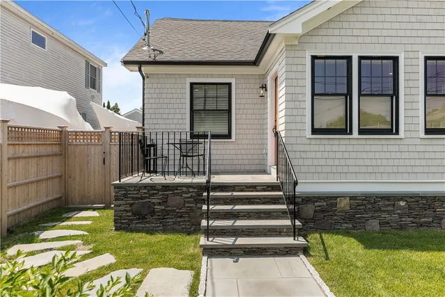 $5,500 | 109 Carroll Avenue, Newport, RI 02840