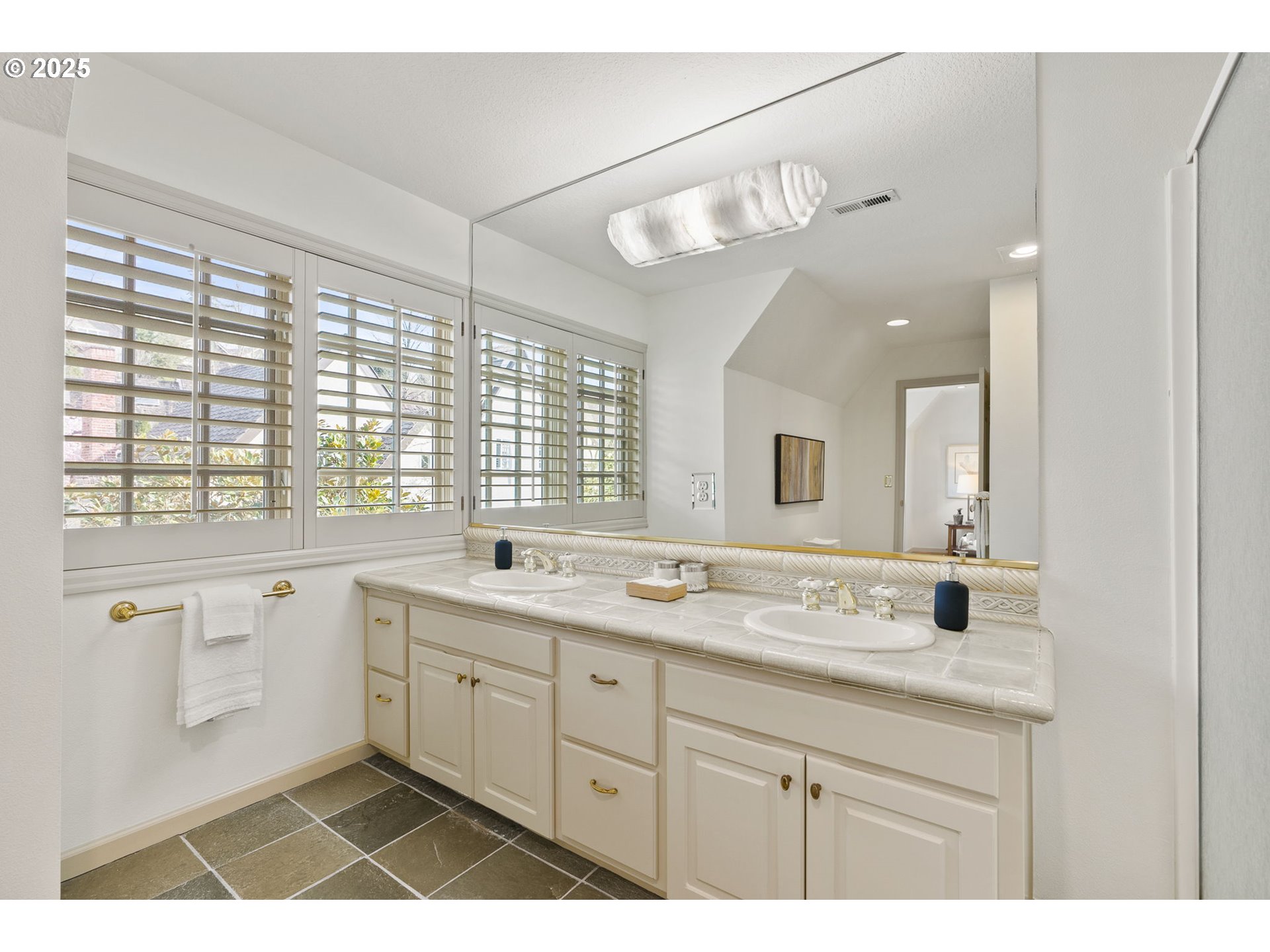 9938 Northwest Abbey Road Portland, OR 97229 - Photo 23 of 35 Gallery Image 23