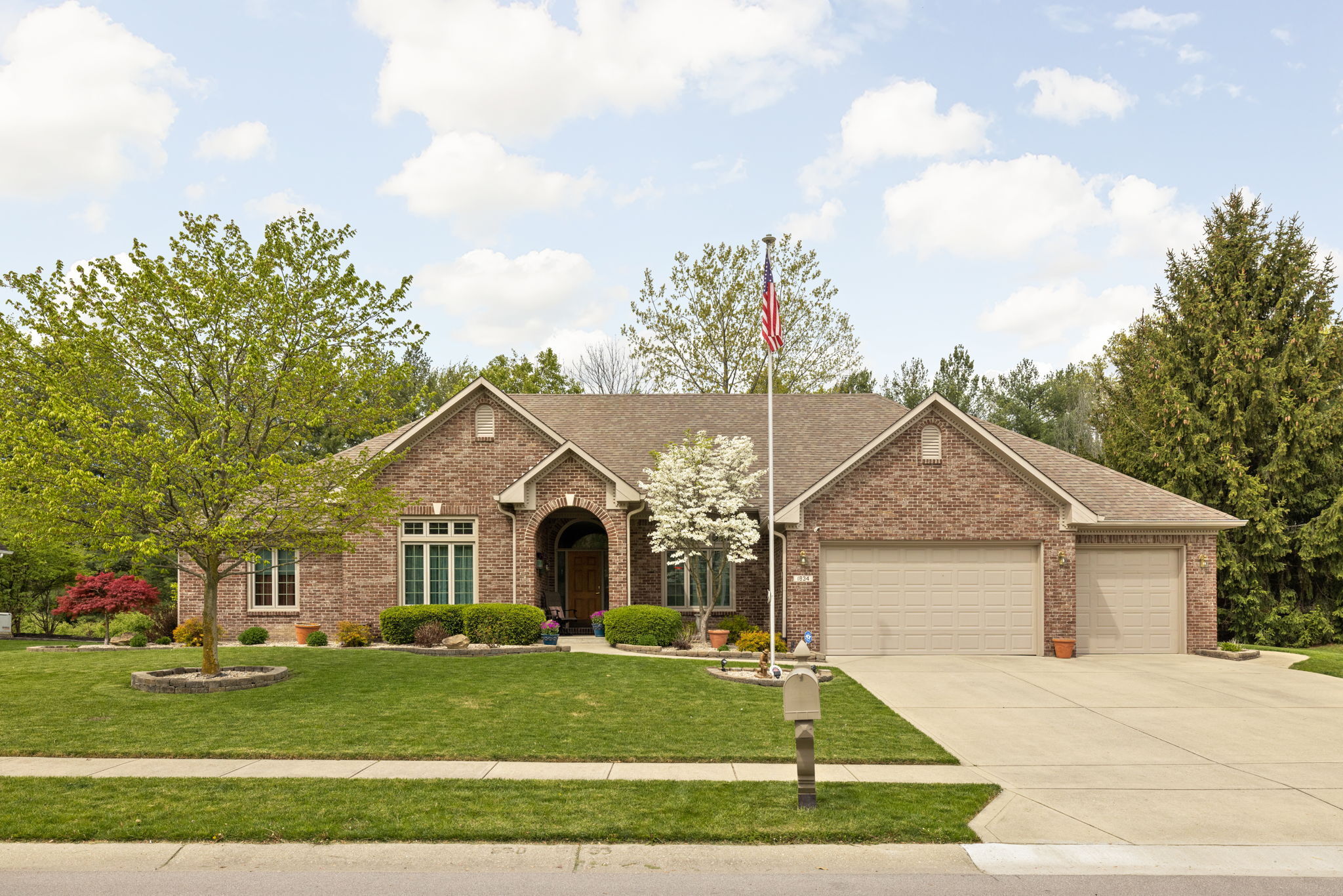 1834 Cherry Tree Road Avon, IN 46123 - Photo 1 of 39 Gallery Image 1