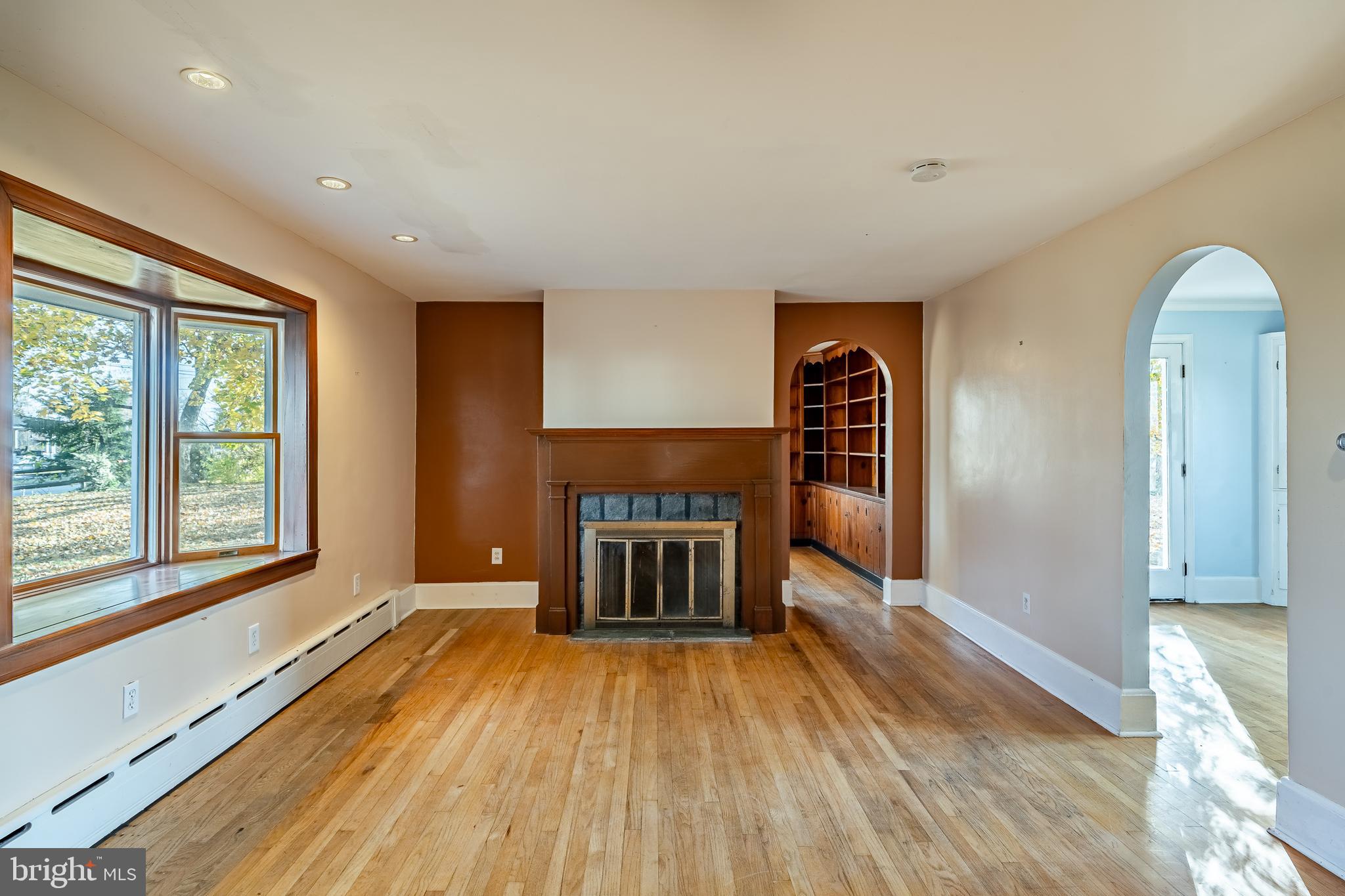 220 Ridge Road Spring City, PA 19475 - Photo 2 of 27 Living Room