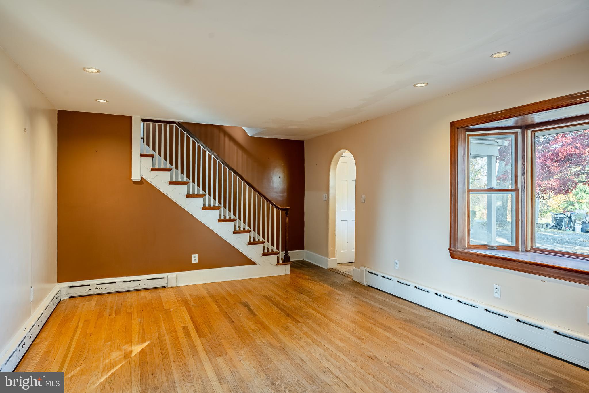 220 Ridge Road Spring City, PA 19475 - Photo 4 of 27 Living Room