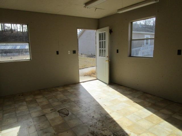 918 Fleeburg Loop Shenandoah, VA 22849 - Photo 19 of 40 an empty room with windows