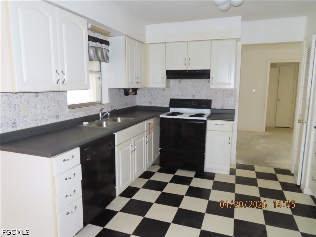 6025 Pine Lane Sebring, FL 33876 - Photo 9 of 12 a kitchen with a stove a sink and a refrigerator