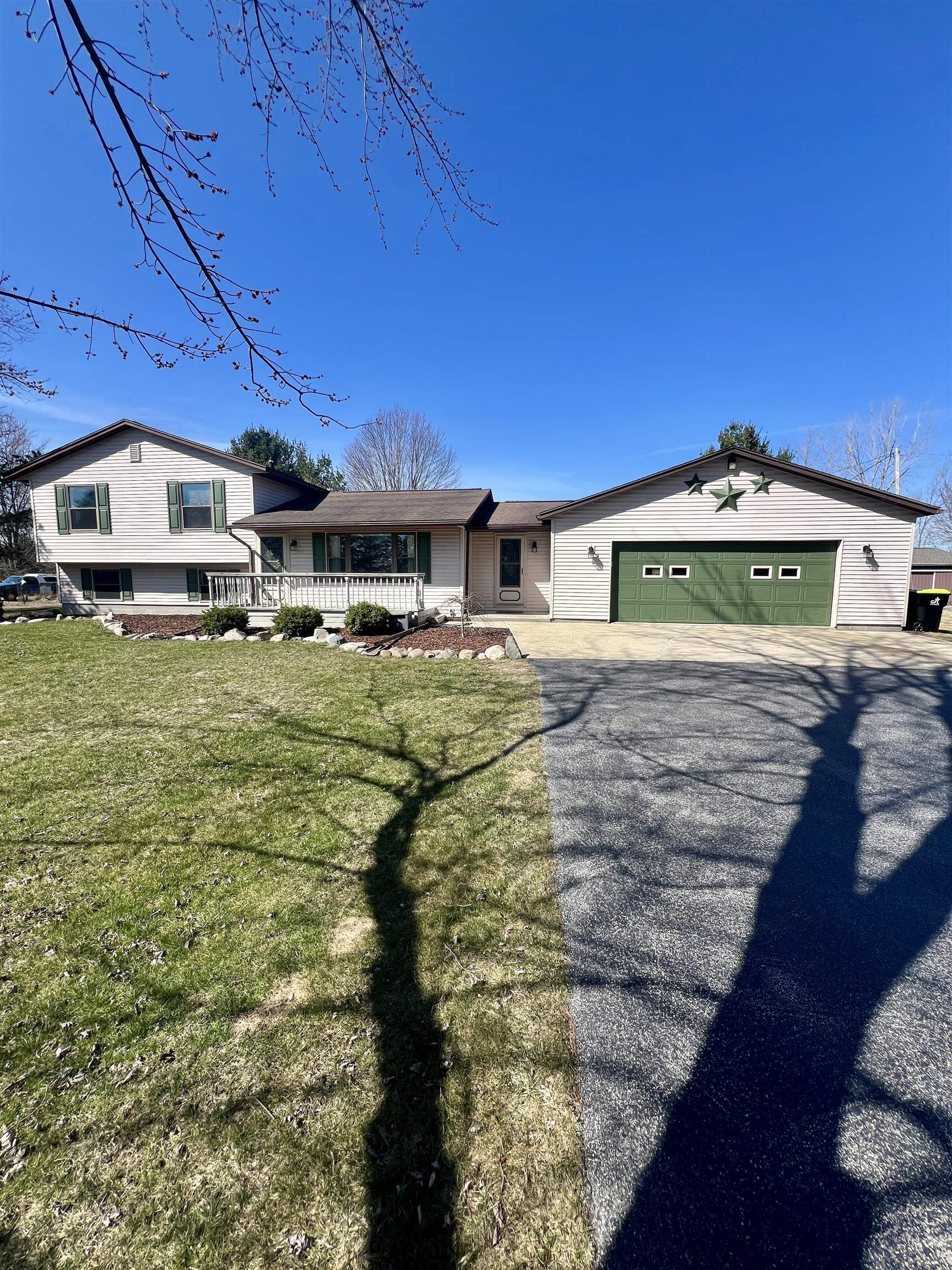 5670 11 Mile Road Freeland, MI 48623 - Photo 1 of 34