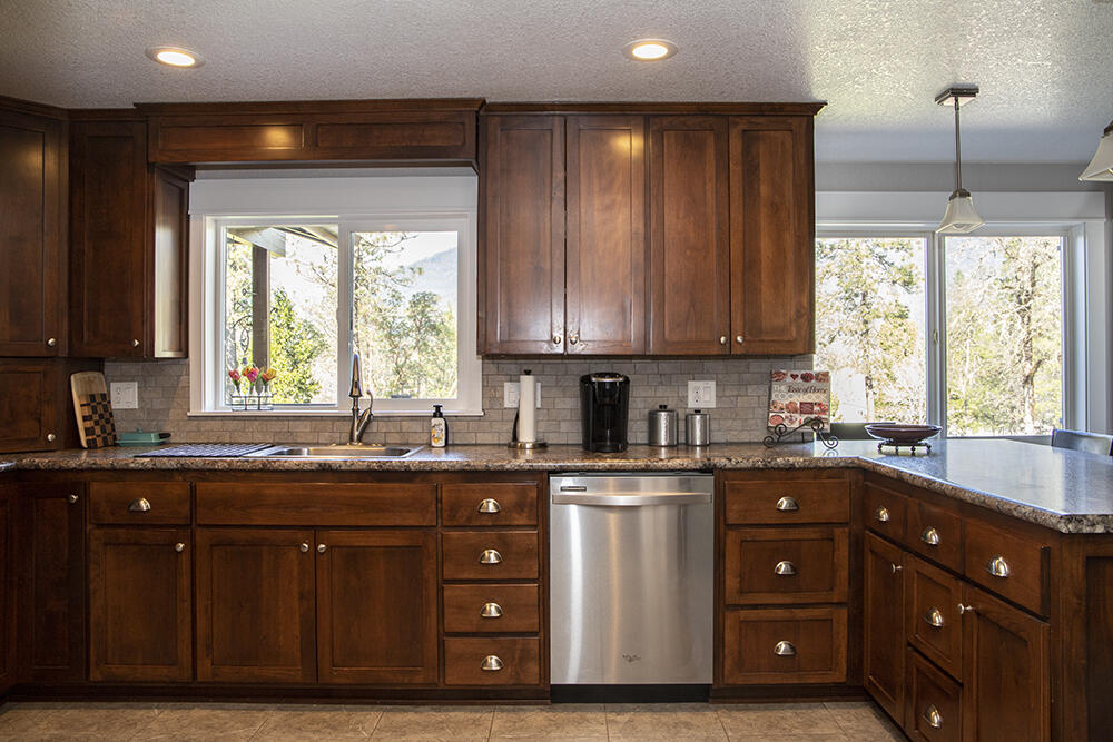 6111 Donaldson Road Grants Pass, OR 97526 - Photo 8 of 42 8