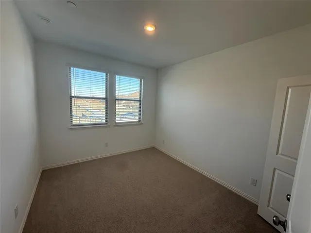 $2,800 | 724 4th Street, Argyle, TX 76226