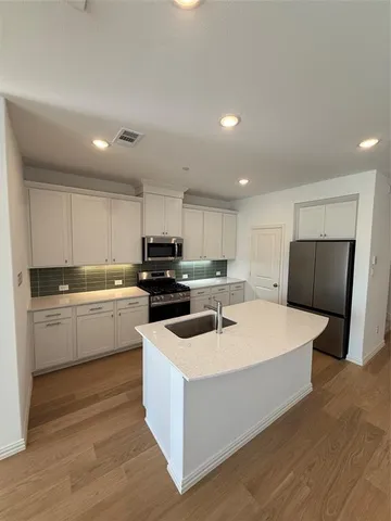 $2,800 | 724 4th Street, Argyle, TX 76226