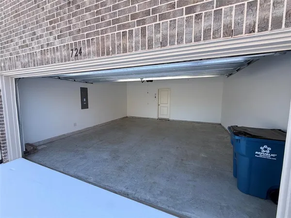 $2,650 | 724 4th Street, Argyle, TX 76226