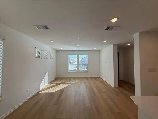 $2,800 | 724 4th Street, Argyle, TX 76226