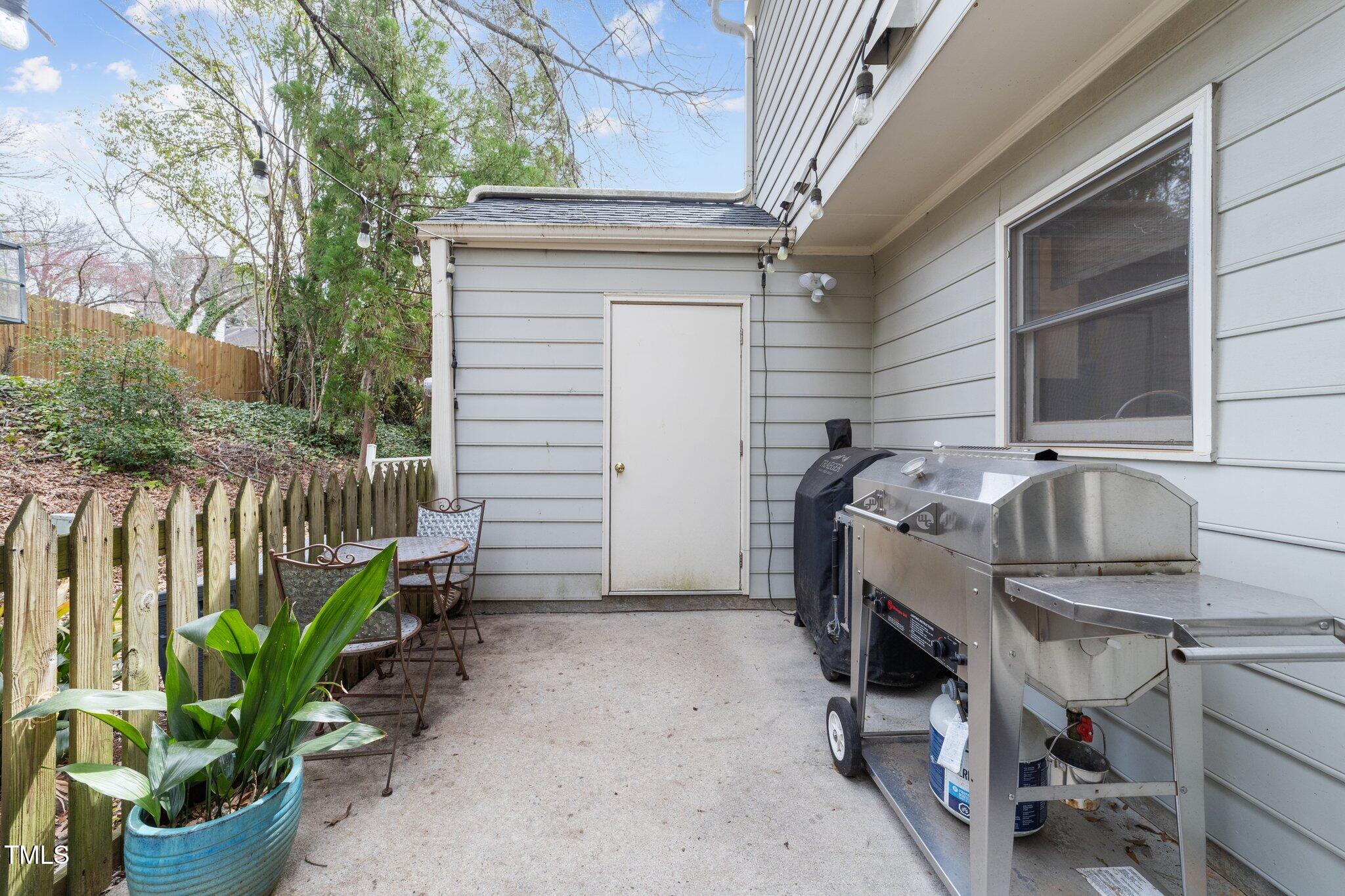 1334 Baez Street Raleigh, NC 27608 - Photo 13 of 28 16-web-or-mls-3D5A5054