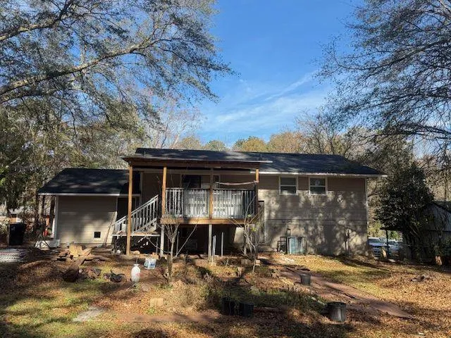 a view of a car park in front of house
