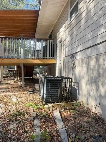 a view of an entrance of the house