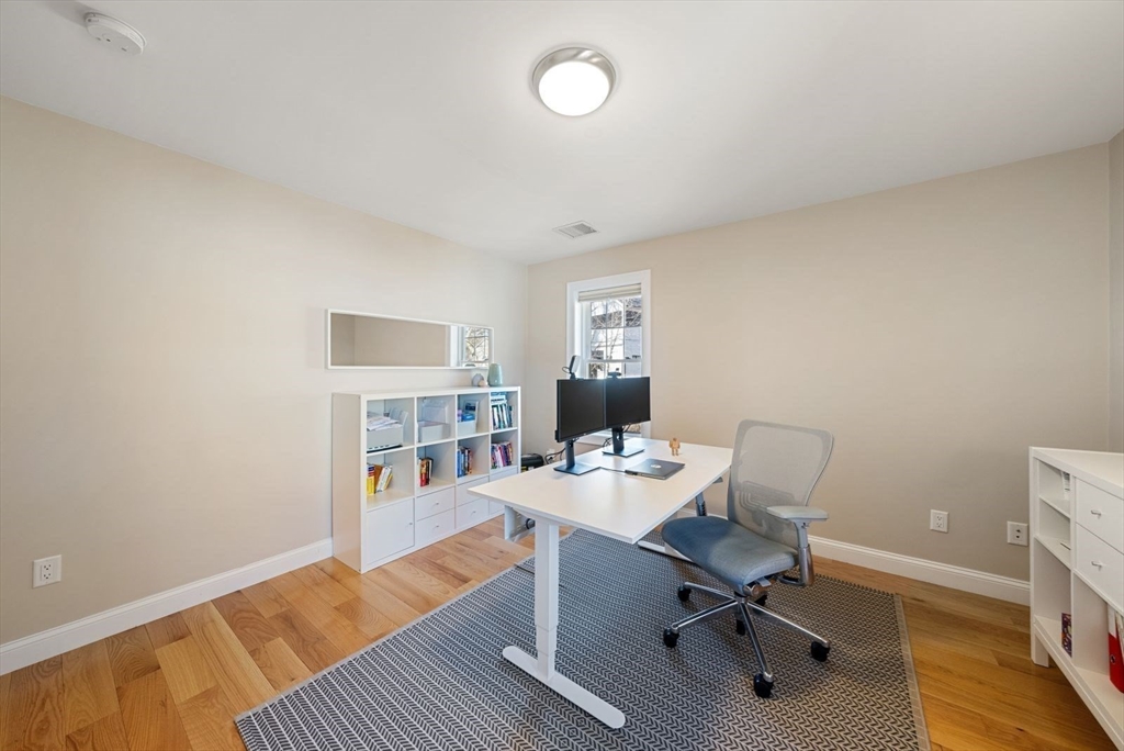 7 Hayes Road Hingham, MA 02043 - Photo 19 of 34 a workspace with furniture