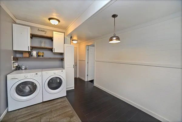 a view of a storage & utility room with washer and dryer
