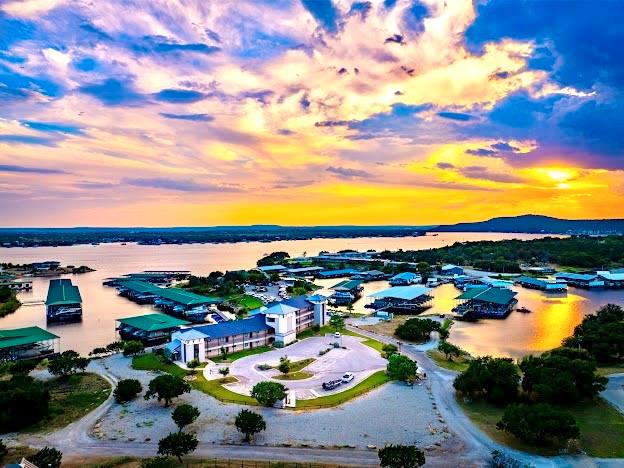 STUNNING, FURNISHED WATERFRONT PK LAKE RESORT CONDO AT HARBORVIEW. OVERNIGHT RENTALS ALLOWED. PRIME PENINSULA LOCATION WITH GORGEOUS VIEWS.