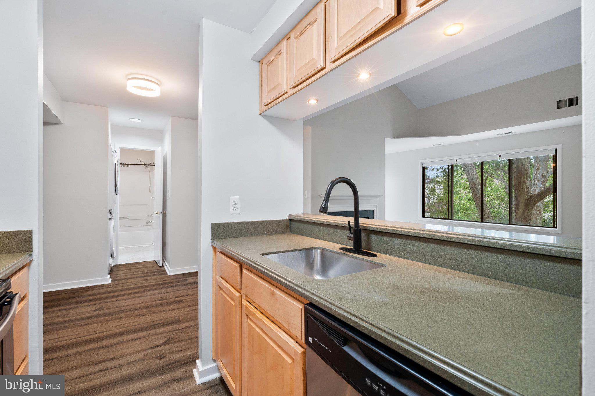 9934 Hellingly Place, Unit 142 Gaithersburg, MD 20886 - Photo 12 of 29 9934 Hellingly Pl-015