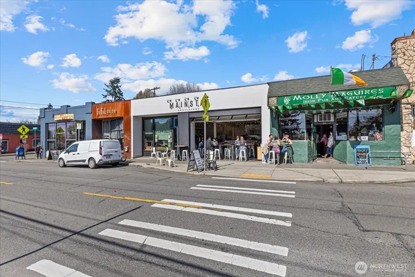a cafe on the corner of a building