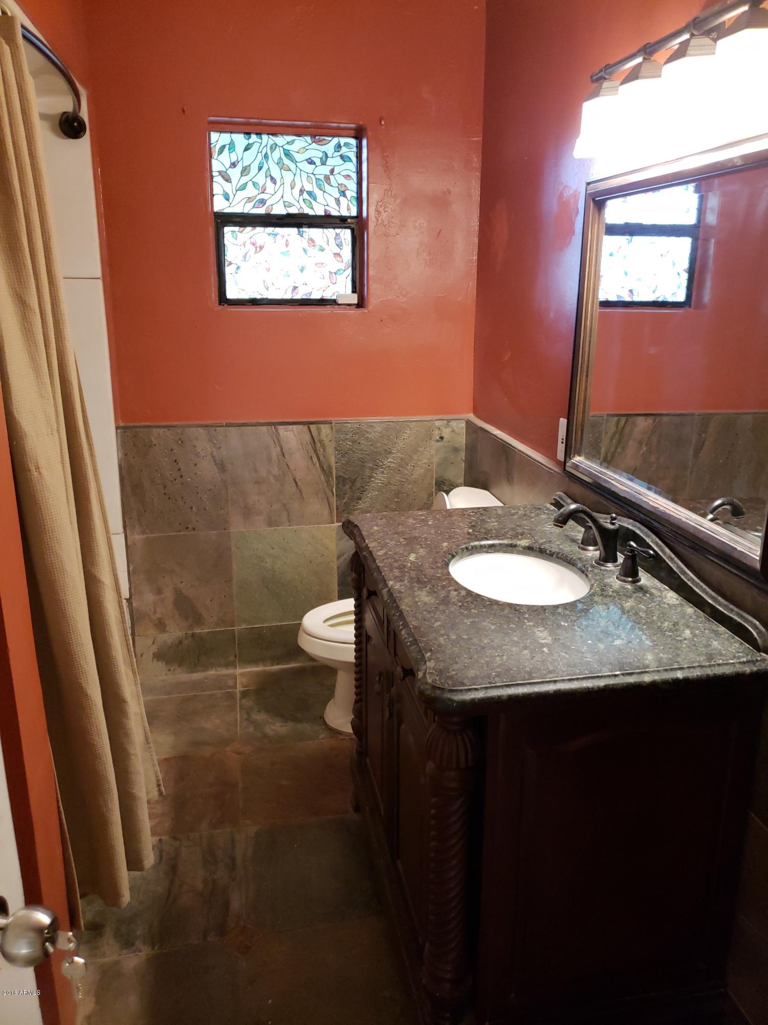 3202 North 37th Street Phoenix, AZ 85018 - Photo 12 of 20 Full bath