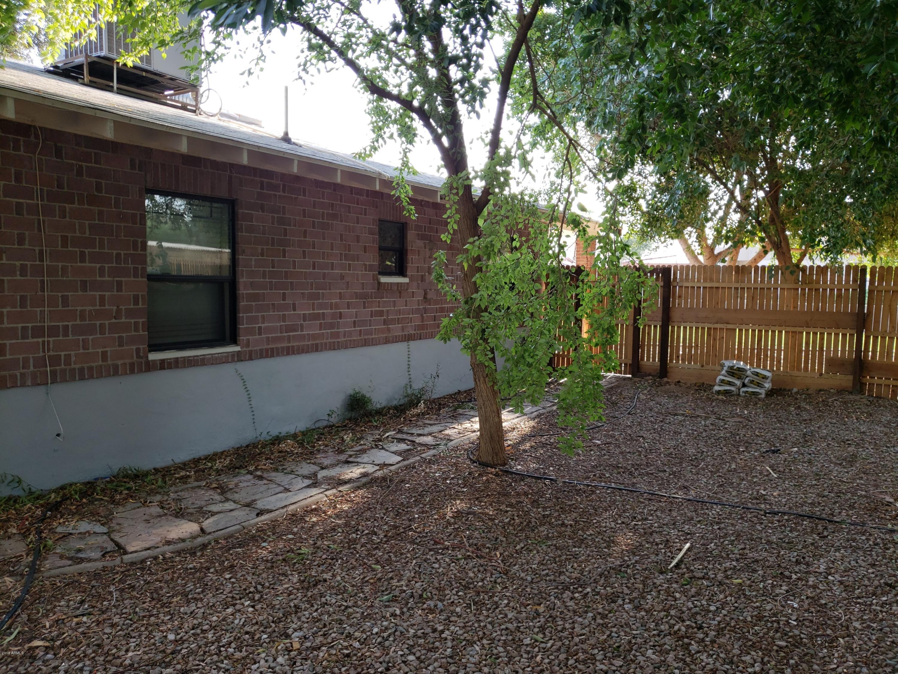 3202 North 37th Street Phoenix, AZ 85018 - Photo 13 of 20 Sideyard