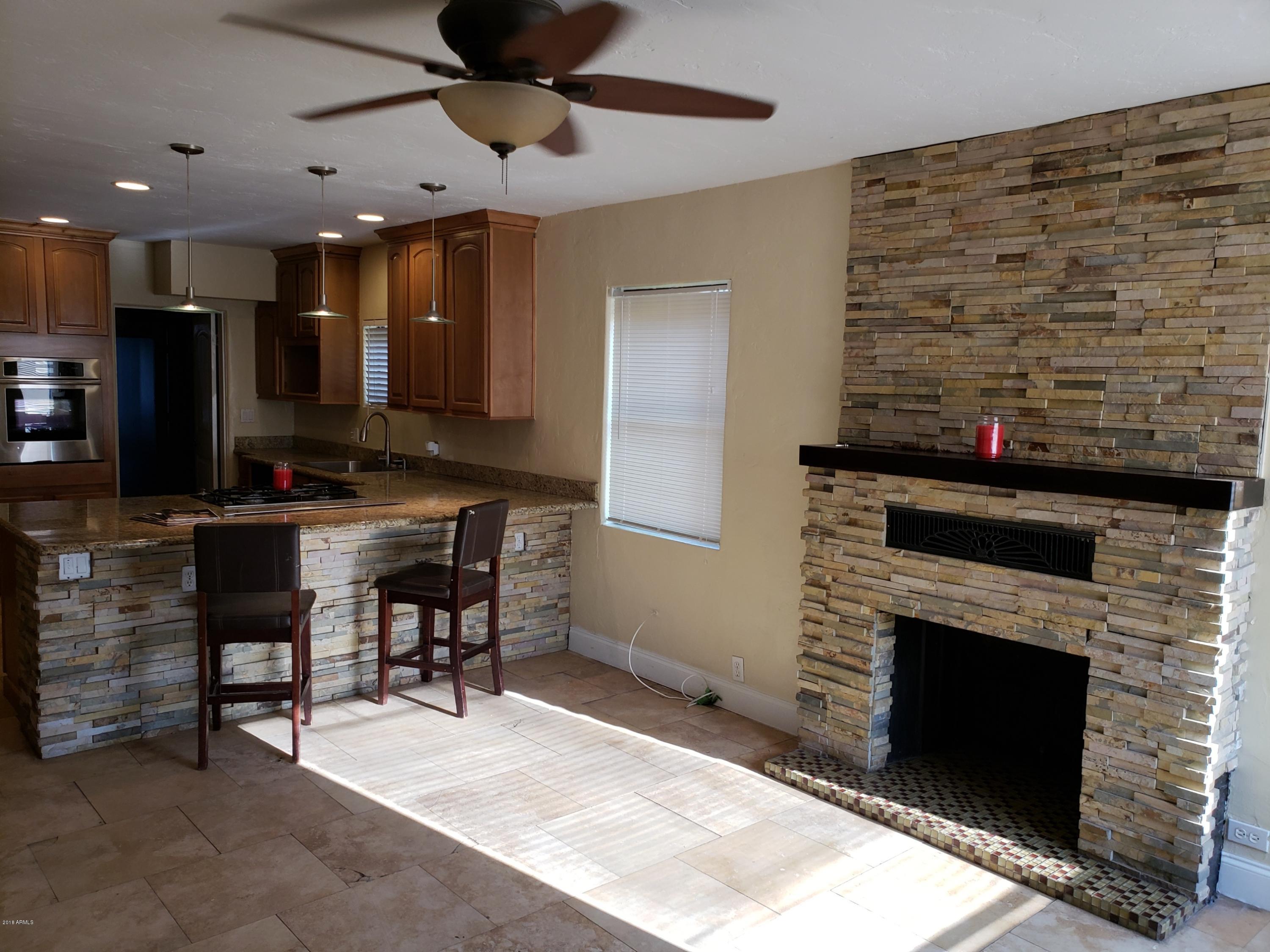 3202 North 37th Street Phoenix, AZ 85018 - Photo 2 of 20 Living room