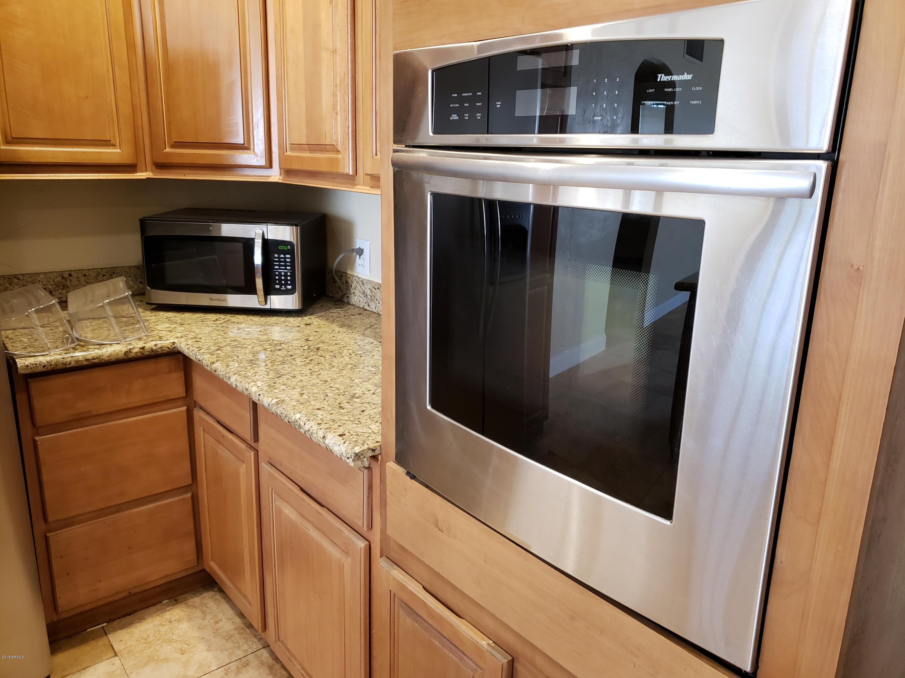 3202 North 37th Street Phoenix, AZ 85018 - Photo 4 of 20 Thermador oven