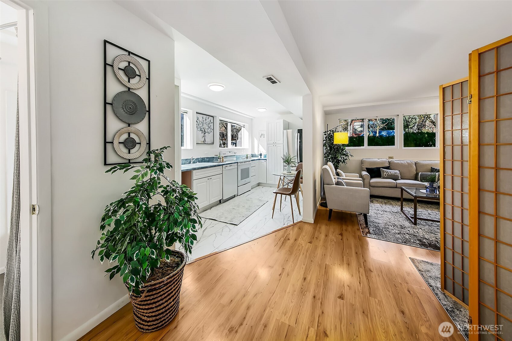 541 North 75th Street Seattle, WA 98103 - Photo 16 of 33