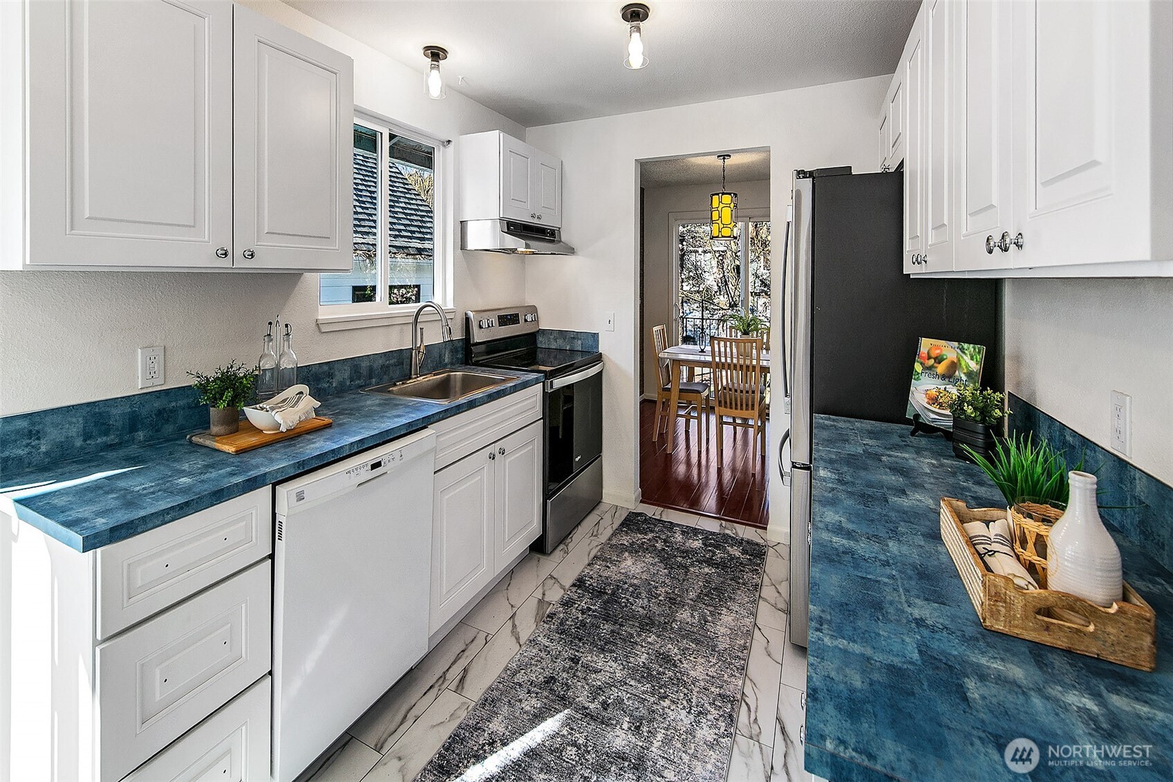 541 North 75th Street Seattle, WA 98103 - Photo 8 of 33