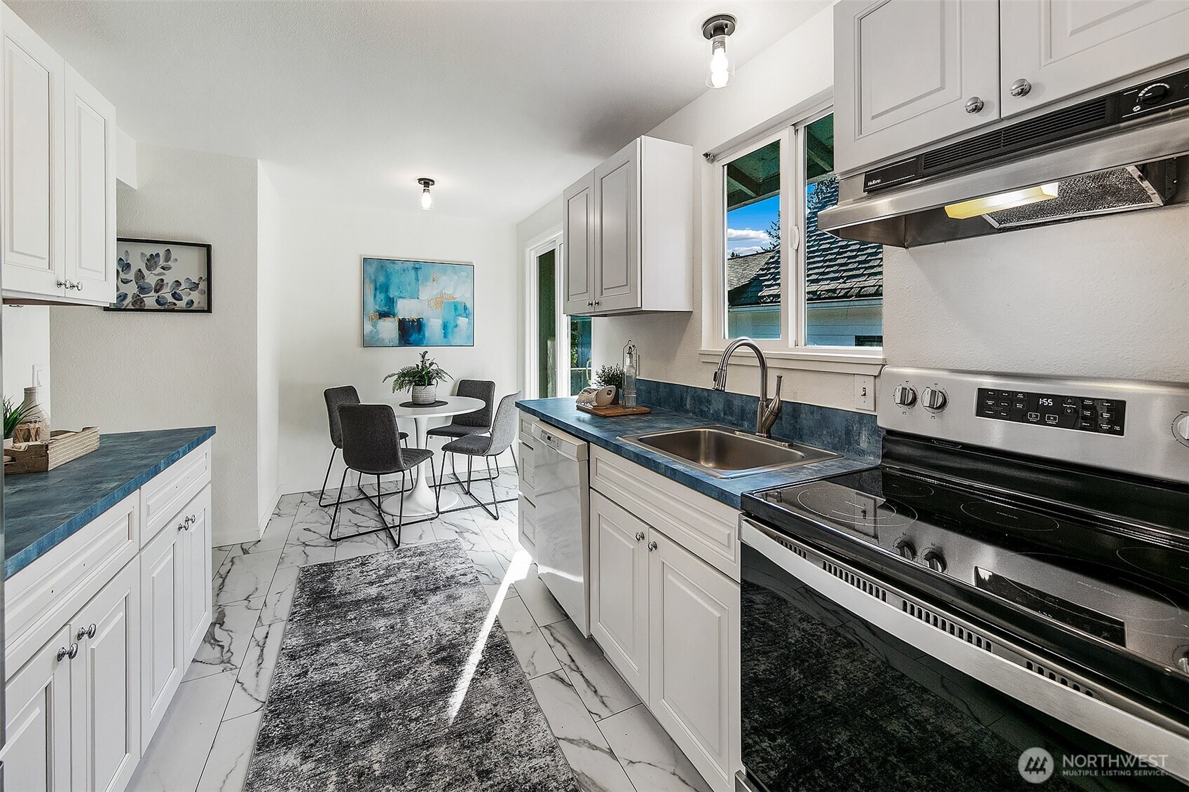 541 North 75th Street Seattle, WA 98103 - Photo 9 of 33