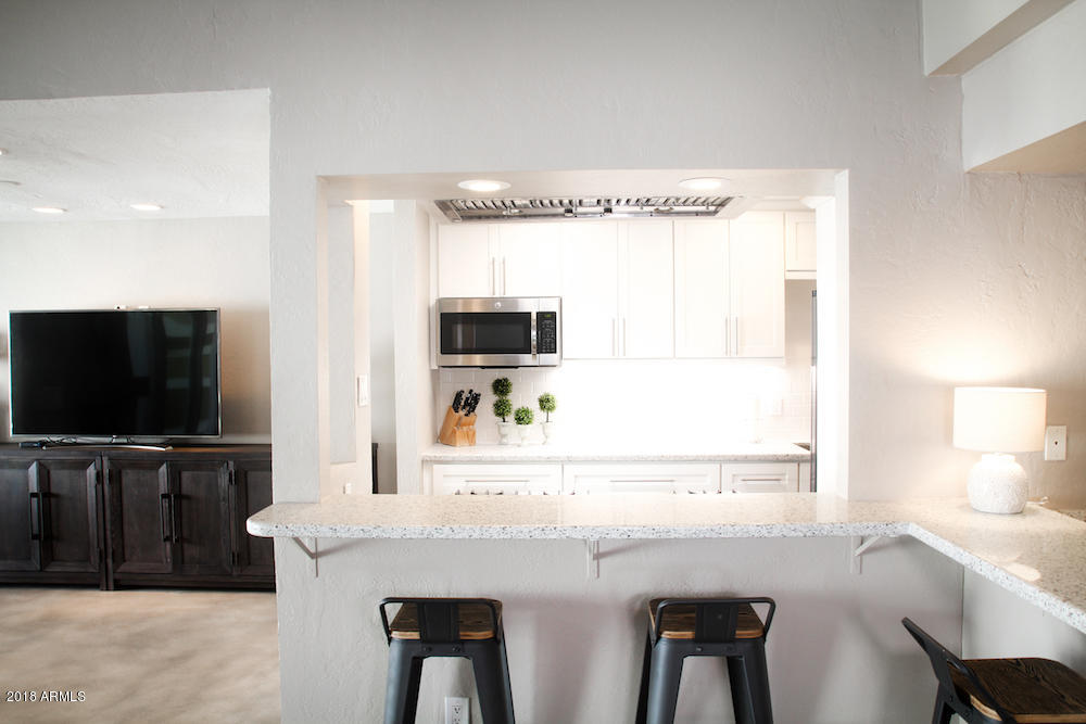 2504 East Osborn Road Phoenix, AZ 85016 - Photo 13 of 53 Kitchen Bar