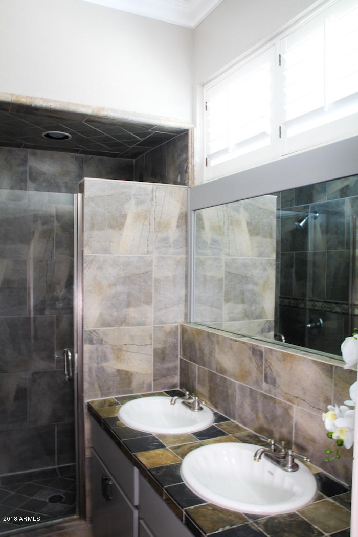 2504 East Osborn Road Phoenix, AZ 85016 - Photo 30 of 53 East Bathroom
