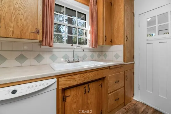 $2,450 | 697 Chipmunk Lane, Big Bear Lake, CA 92315