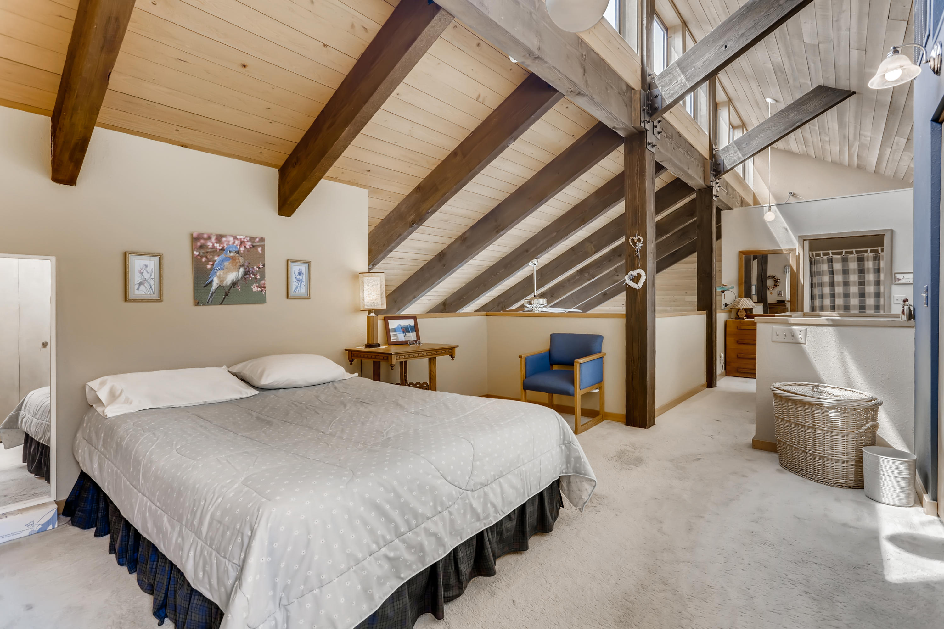19695 Ridgewood Drive Bend, OR 97703 - Photo 11 of 21 Primary bedroom, upstairs.