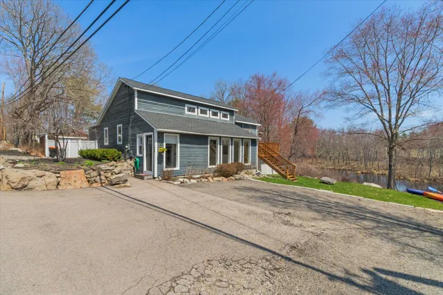 $655,000 | 62 Hooksett Road, Auburn, NH 03032