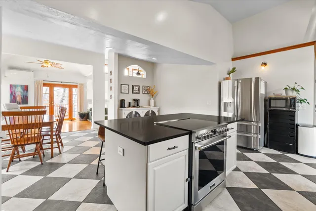 $655,000 | 62 Hooksett Road, Auburn, NH 03032