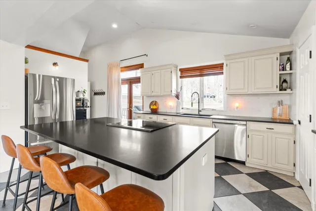 $655,000 | 62 Hooksett Road, Auburn, NH 03032