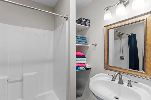 $655,000 | 62 Hooksett Road, Auburn, NH 03032