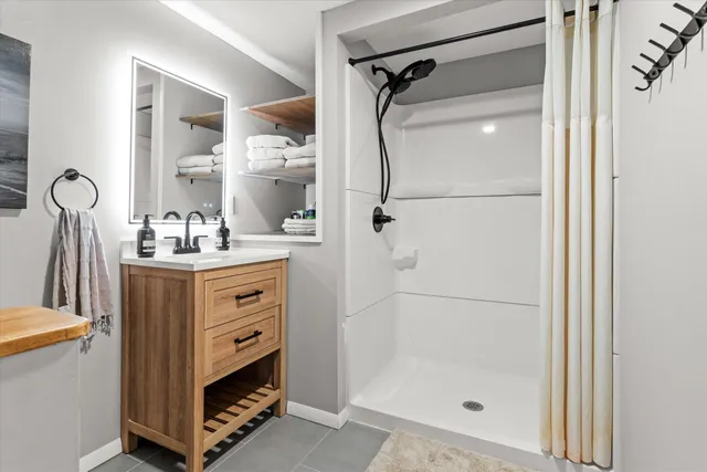 $655,000 | 62 Hooksett Road, Auburn, NH 03032