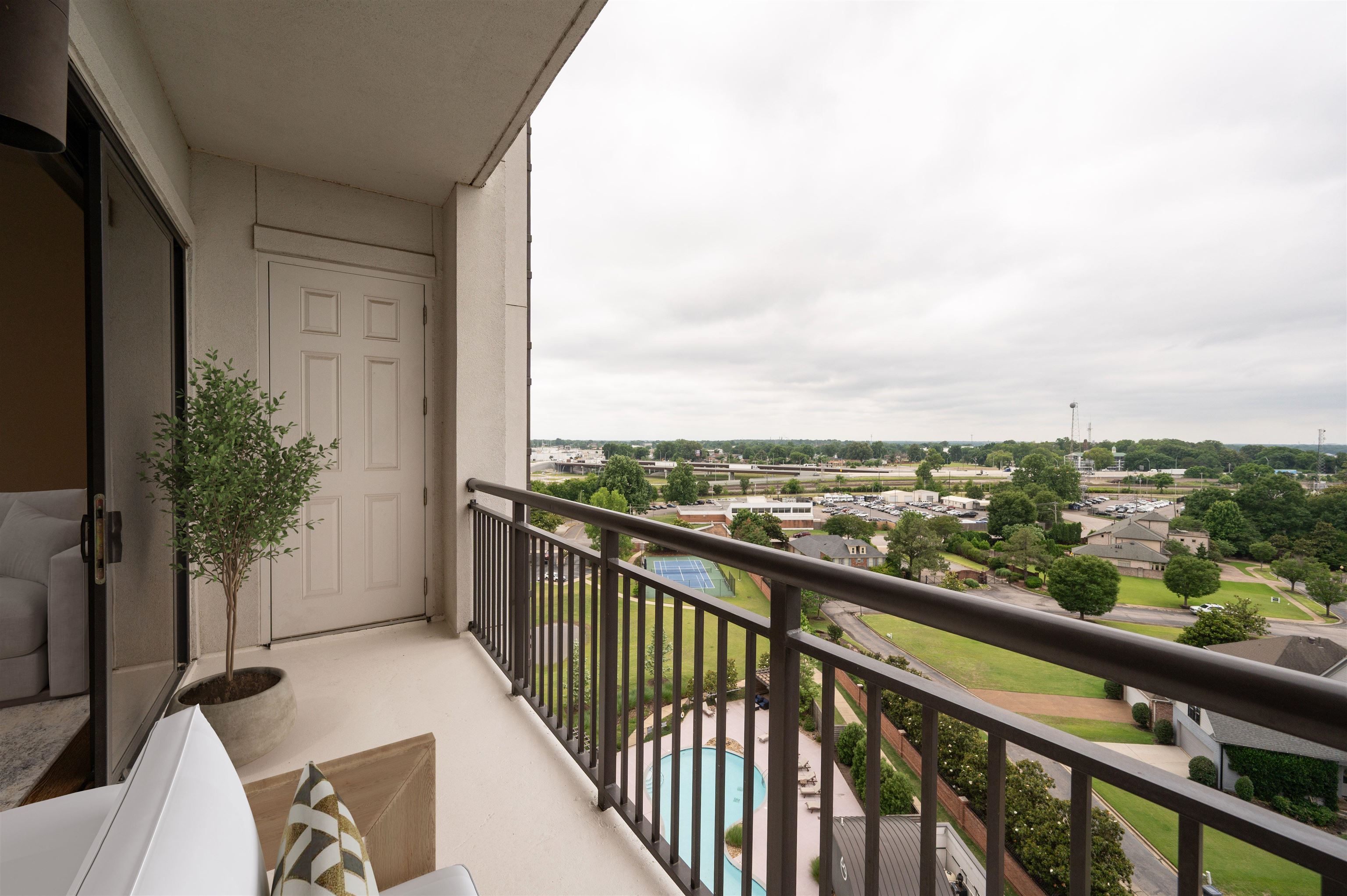 717 Riverside Drive, Unit 904 Memphis, TN 38103 - Photo 18 of 40