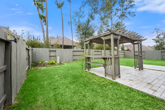 a view of a backyard with garden