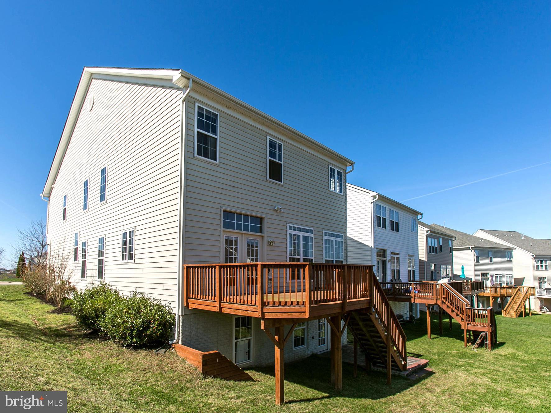16159 Radburn Street Woodbridge, VA 22191 - Photo 22 of 30 Exterior (Rear)
