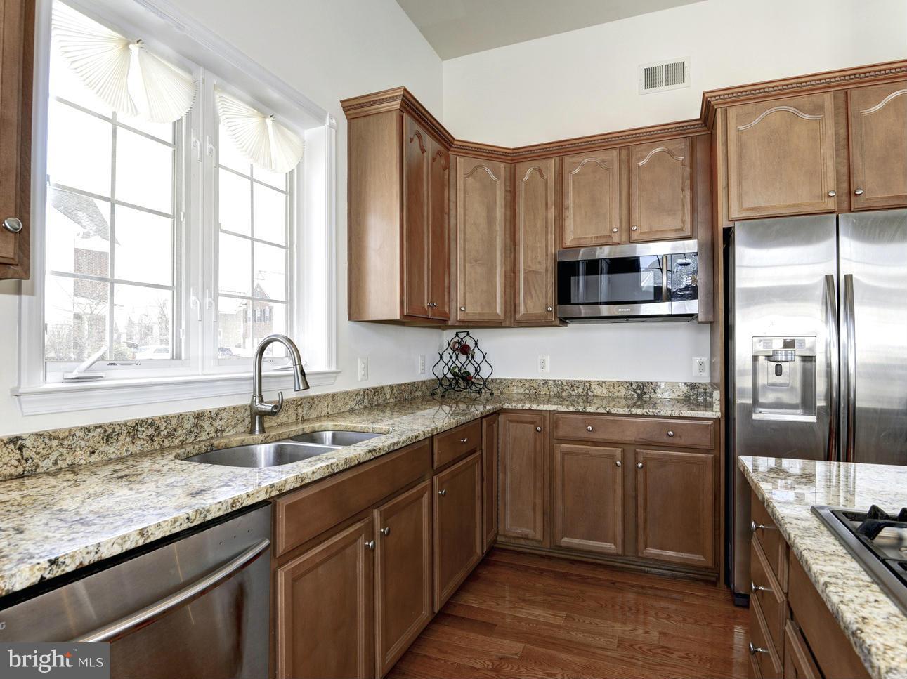 16159 Radburn Street Woodbridge, VA 22191 - Photo 8 of 30 Kitchen