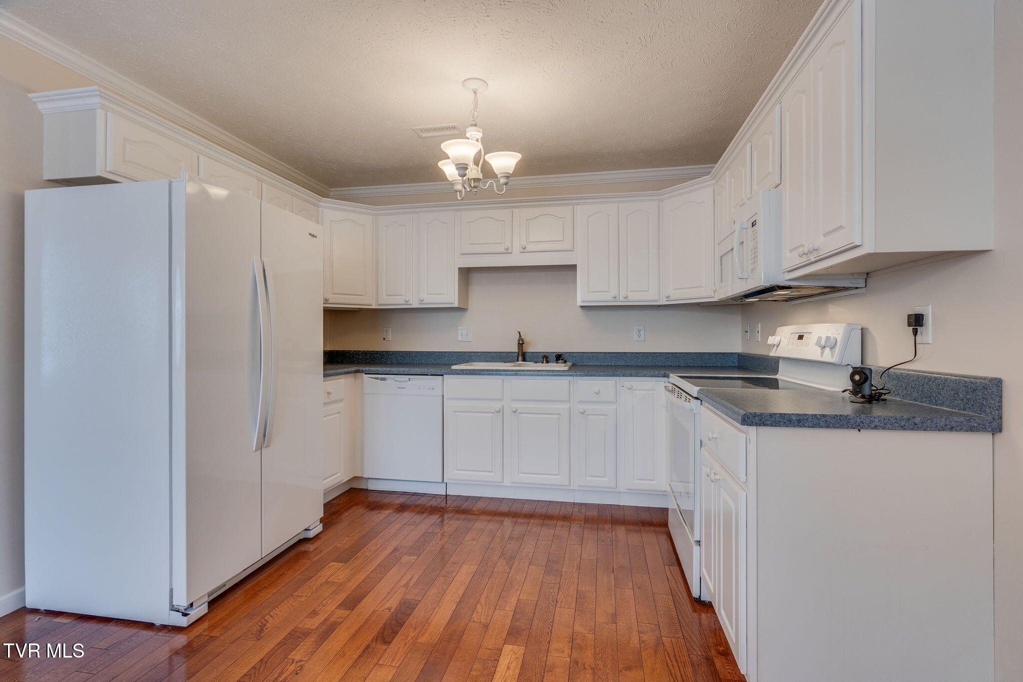 703 North Main Street, Unit 10 Elizabethton, TN 37643 - Photo 11 of 28 009