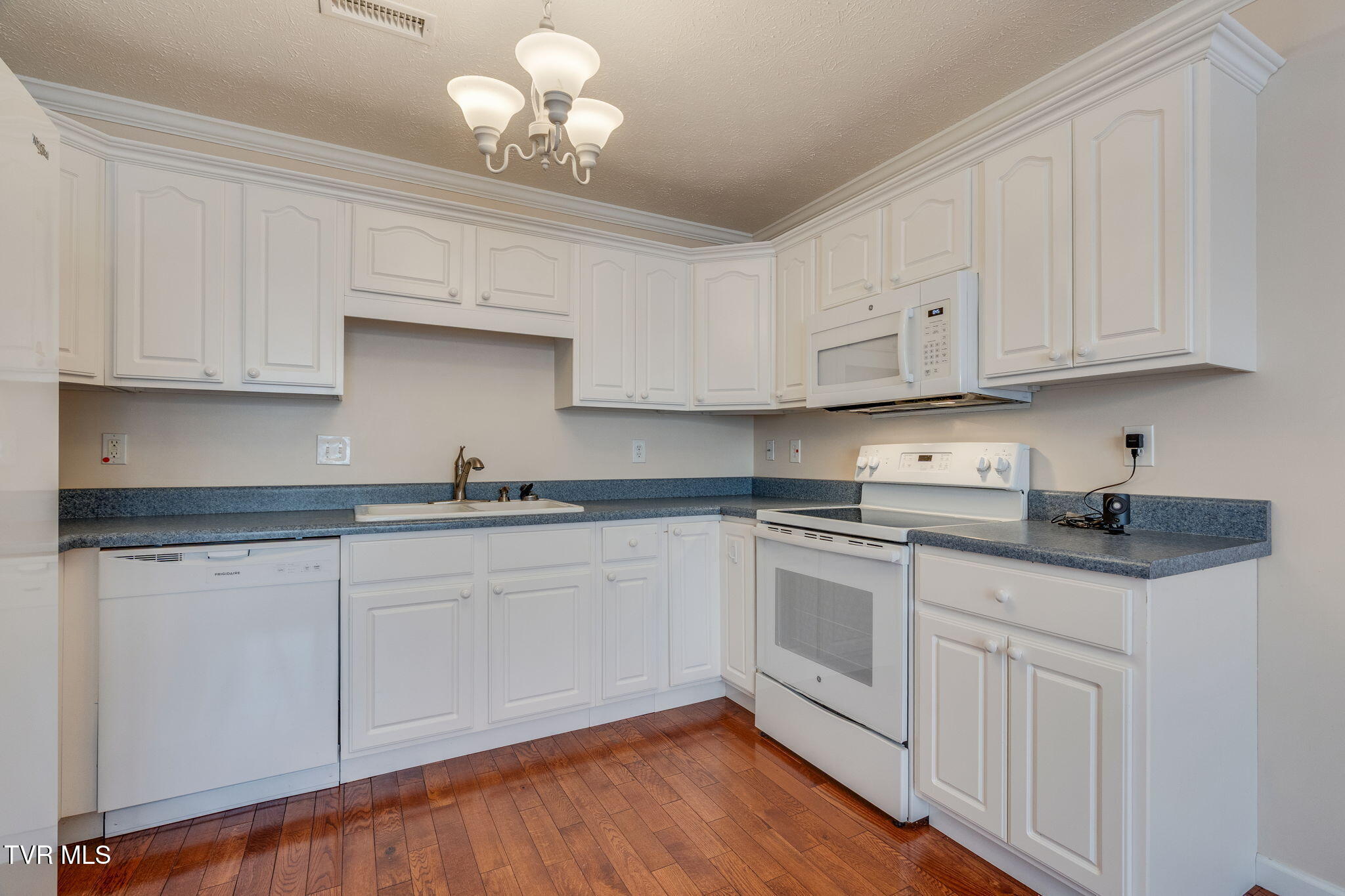 703 North Main Street, Unit 10 Elizabethton, TN 37643 - Photo 12 of 28 010