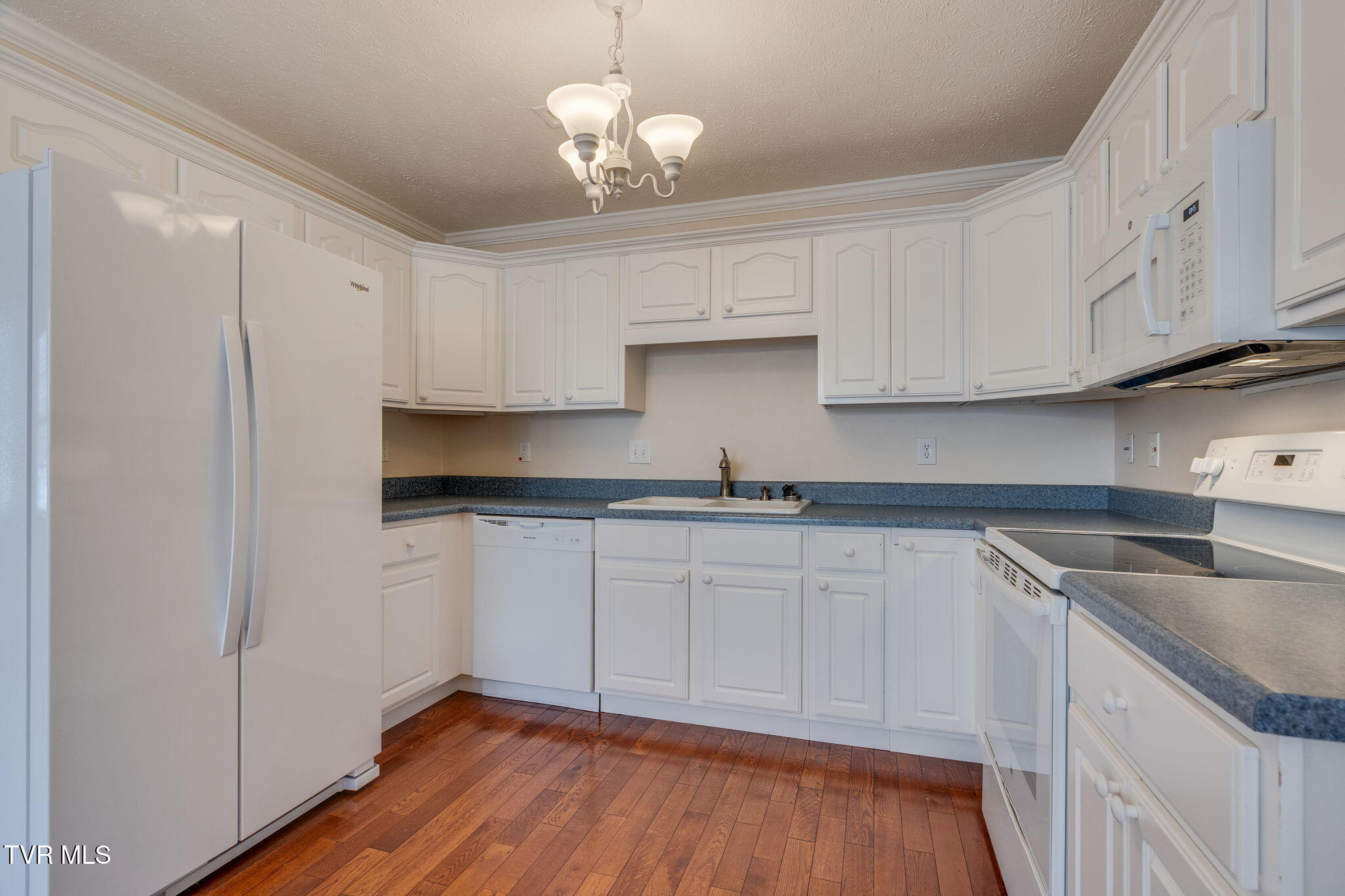 703 North Main Street, Unit 10 Elizabethton, TN 37643 - Photo 13 of 28 011